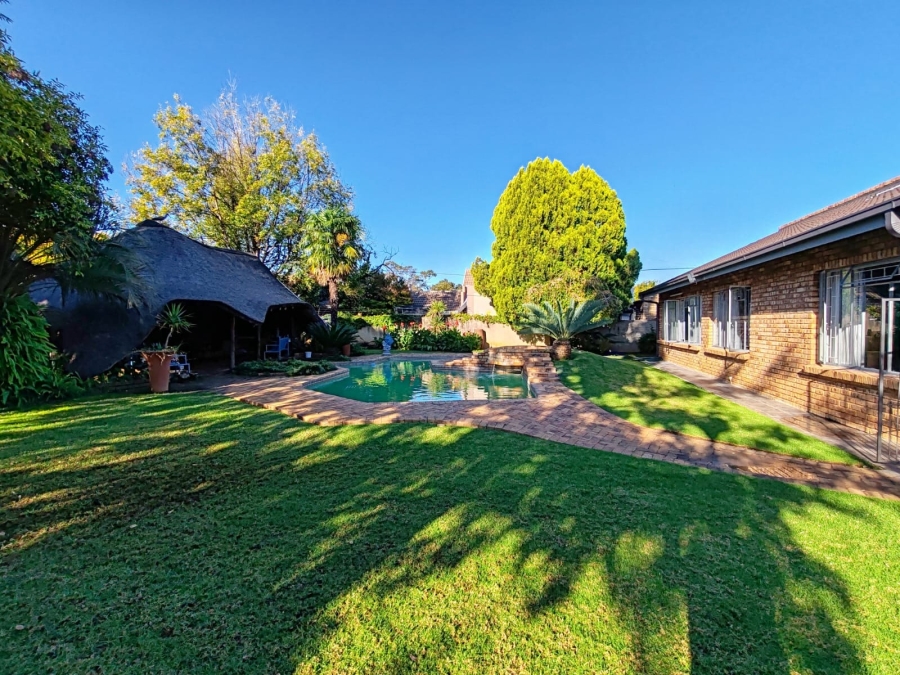 5 Bedroom Property for Sale in Grimbeeck Park North West